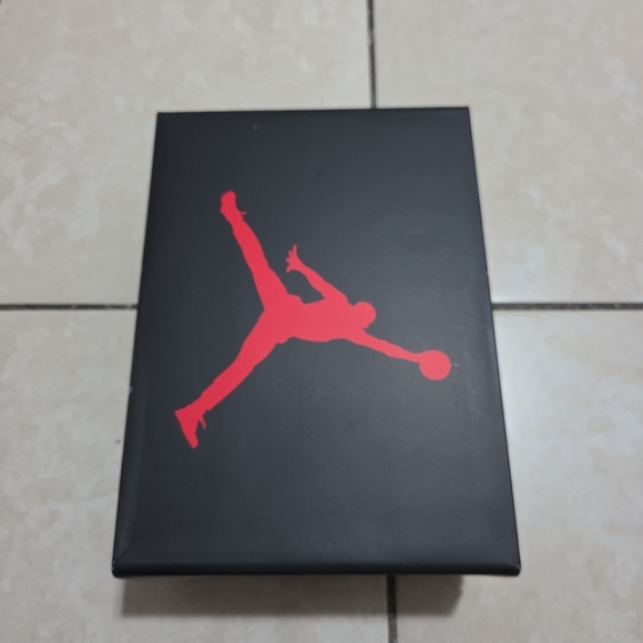 Empty Shoe Box - Picture 4 of 7